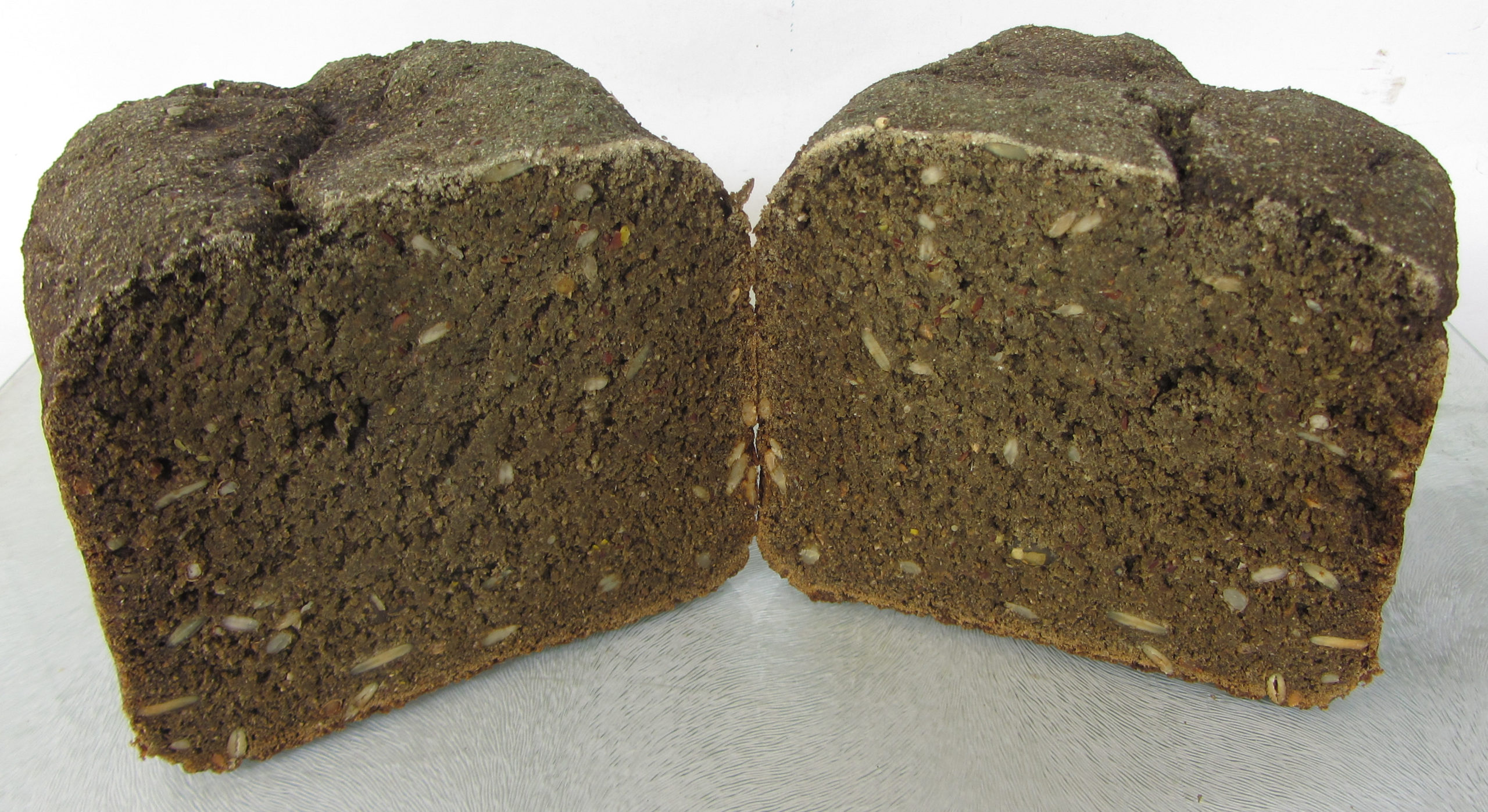 Gruenes Roggen-Sauerteig Brot mit Spirulina